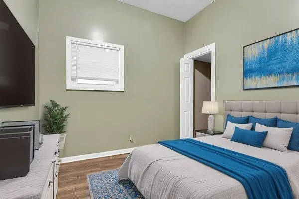 3011 E 80th ST, Chicago, IL 60617