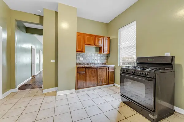 3011 E 80th ST, Chicago, IL 60617