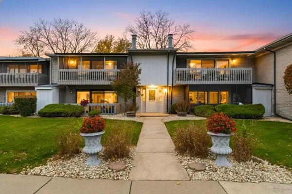 15700 86th AVE #104, Orland Park, IL 60462