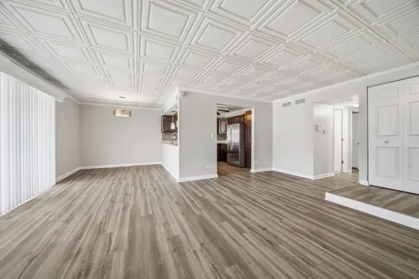 15700 86th AVE #104, Orland Park, IL 60462