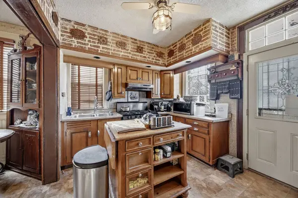 15 E 155th ST, Harvey, IL 60426