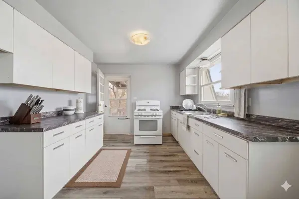 12815 Clinton ST, Blue Island, IL 60406