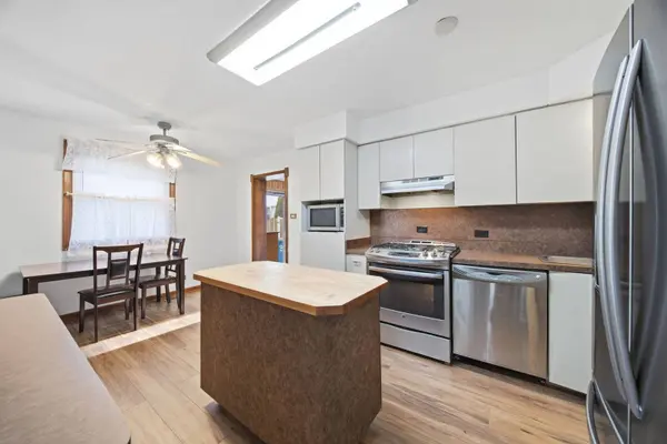 14426 Springfield AVE, Midlothian, IL 60445