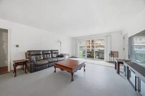 10340 S Pulaski RD #103, Oak Lawn, IL 60453