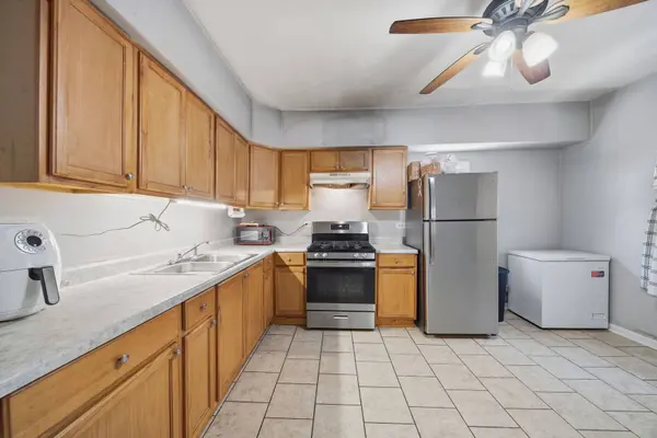 12124 S Edbrooke AVE, Chicago, IL 60628