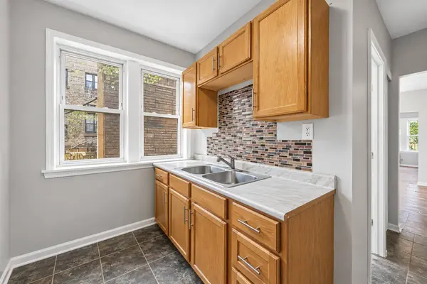 7949 S Marquette AVE, Chicago, IL 60617
