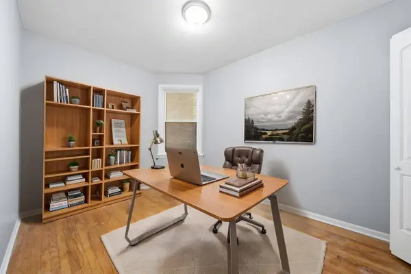 7949 S Marquette AVE, Chicago, IL 60617