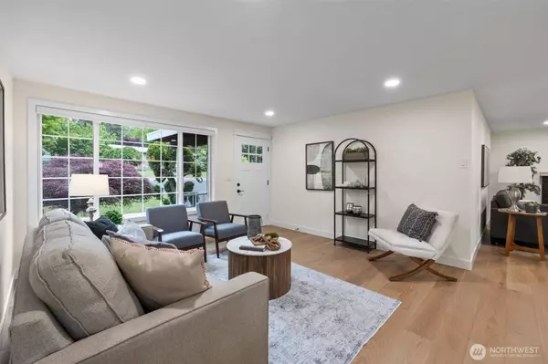 19901 NE 158th ST, Woodinville, WA 98077