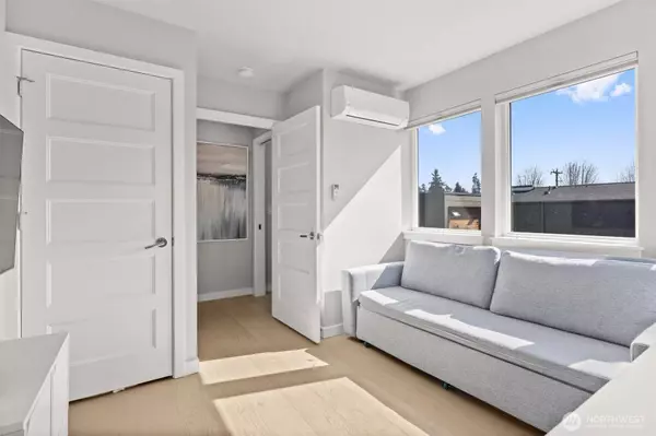 3638 36th AVE S #D, Seattle, WA 98144