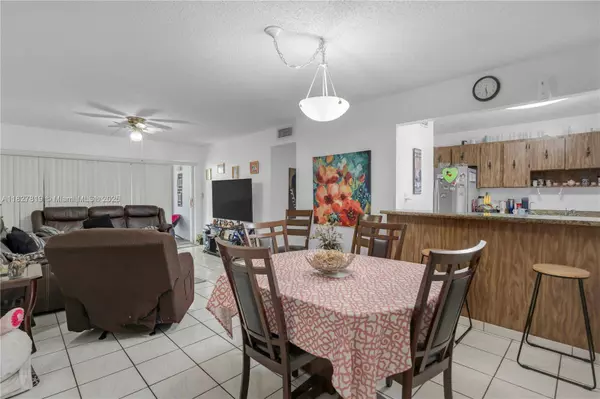 9280 Fontainebleau Blvd #206, Miami, FL 33172