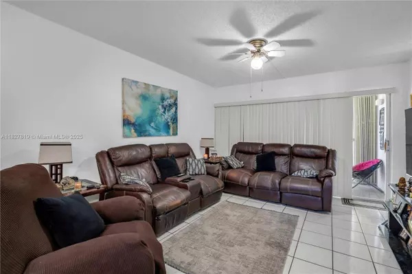 9280 Fontainebleau Blvd #206, Miami, FL 33172