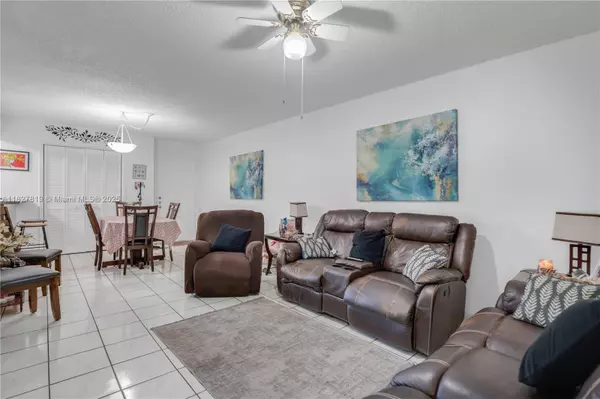 9280 Fontainebleau Blvd #206, Miami, FL 33172