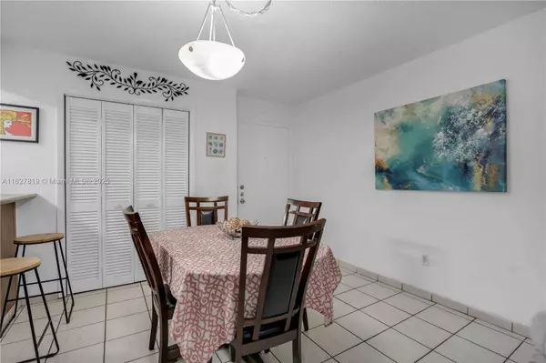 9280 Fontainebleau Blvd #206, Miami, FL 33172