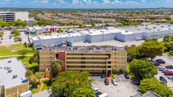 9280 Fontainebleau Blvd #206, Miami, FL 33172