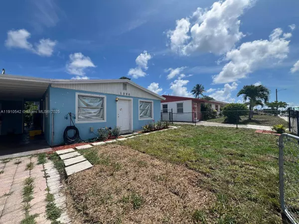 1296 W 36th St, Riviera Beach, FL 33404