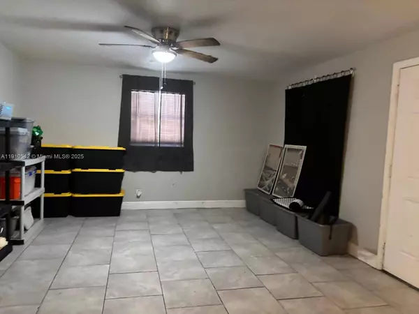 1296 W 36th St, Riviera Beach, FL 33404