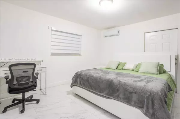 11510 SW 7th St, Sweetwater, FL 33174