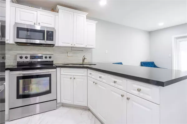 11510 SW 7th St, Sweetwater, FL 33174