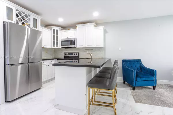 11510 SW 7th St, Sweetwater, FL 33174