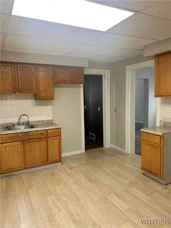 907 Tonawanda ST, Buffalo, NY 14207