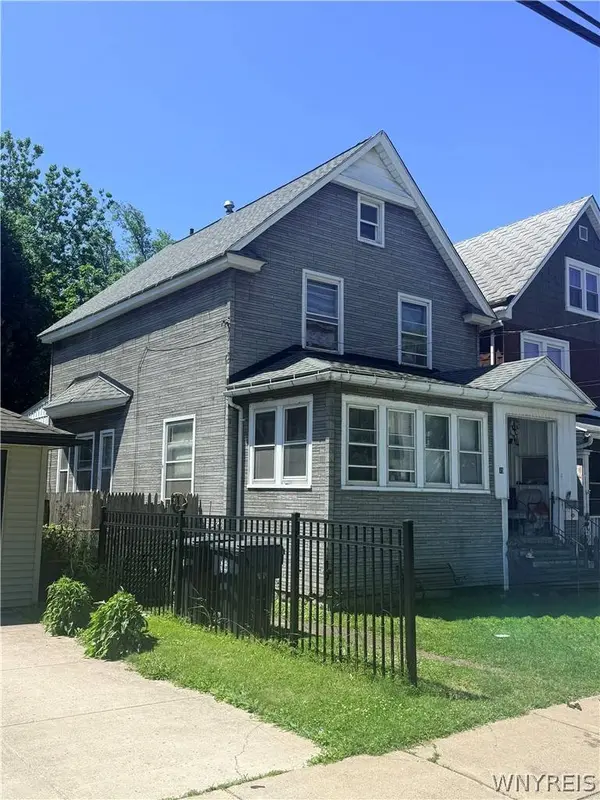15 Crescent PL, Buffalo, NY 14218