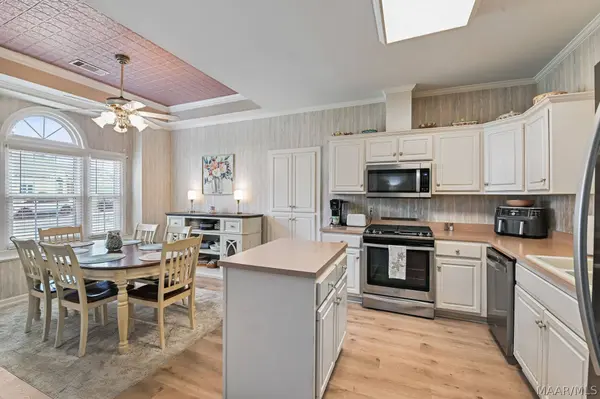1722 Twelve Oaks LN, Prattville, AL 36066