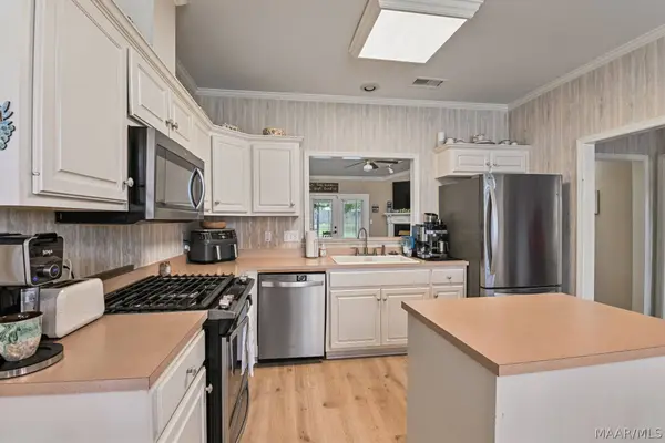 1722 Twelve Oaks LN, Prattville, AL 36066
