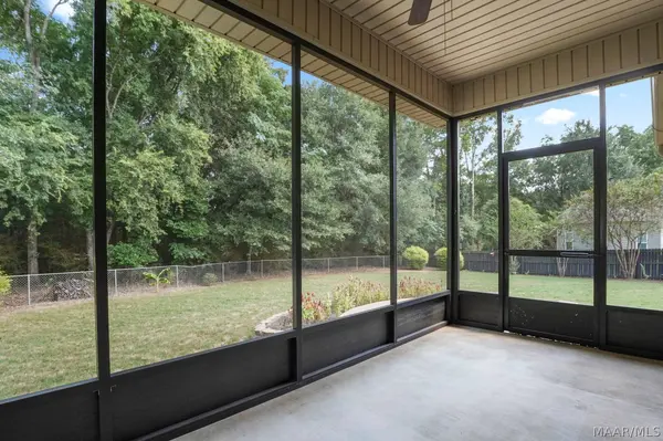 286 Jennifer LN, Deatsville, AL 36022