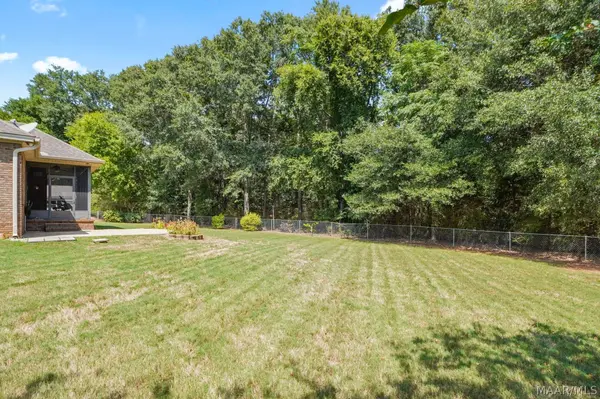 286 Jennifer LN, Deatsville, AL 36022