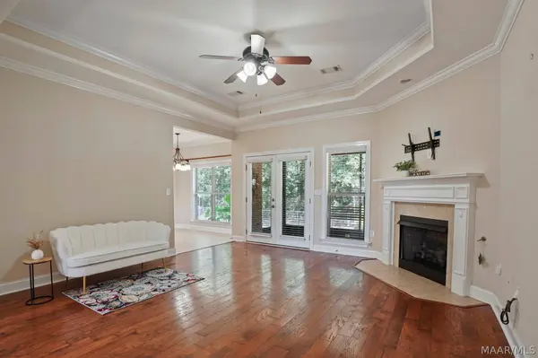 286 Jennifer LN, Deatsville, AL 36022