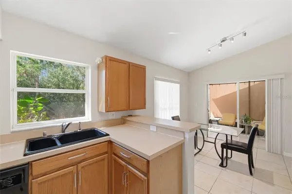 8618 VILLA LARGO DR, Tampa, FL 33614
