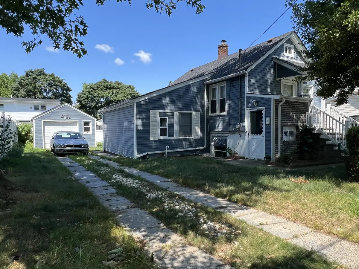 361 Sheridan St, Westbury, NY 11590-3641