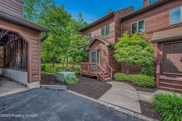 222 Hillside, Dallas, PA 18612