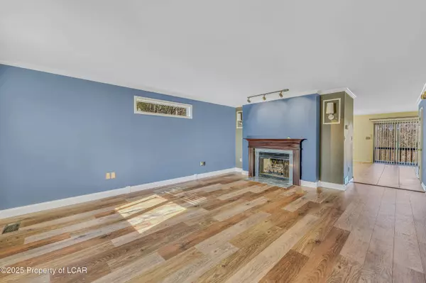 222 Hillside, Dallas, PA 18612