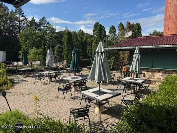 1100 Twin Stacks Drive, Dallas, PA 18612