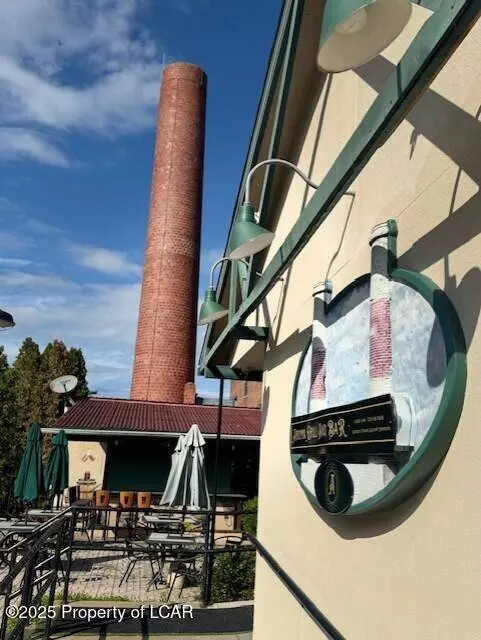 1100 Twin Stacks Drive, Dallas, PA 18612