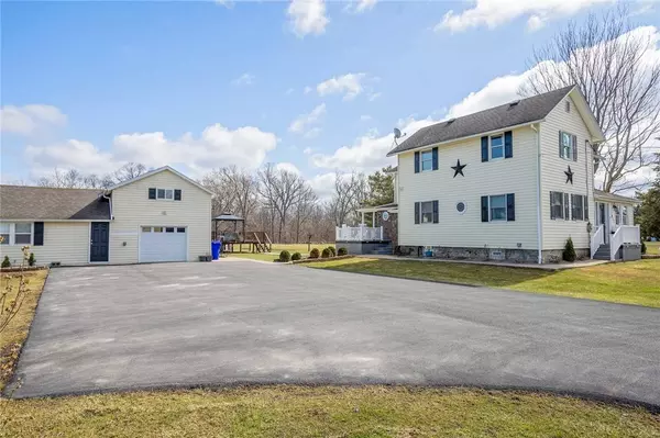 1911 Phillips RD, Burt, NY 14028