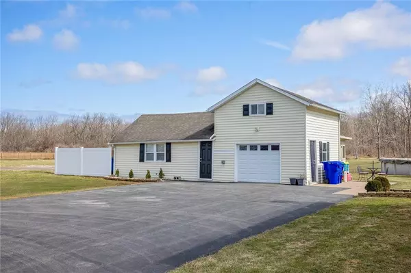 1911 Phillips RD, Burt, NY 14028