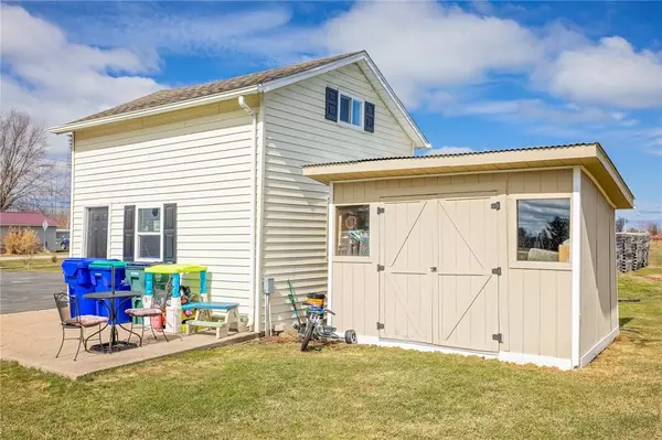 1911 Phillips RD, Burt, NY 14028