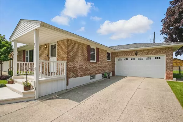 23 Armond LN, Depew, NY 14043