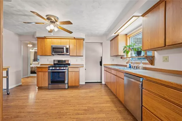 23 Armond LN, Depew, NY 14043