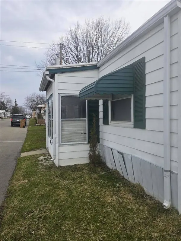 66 Jenny LN, Cheektowaga, NY 14225