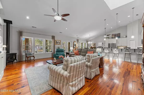 222 Brite LN, Oriental, NC 28571