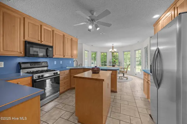 9333 Doris DR, Oriental, NC 28571
