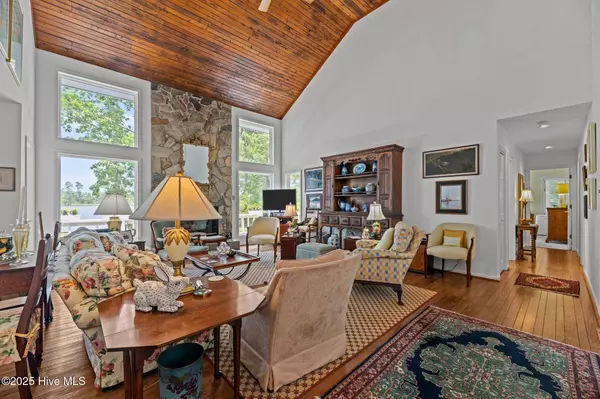 4105 Schooner CIR, Oriental, NC 28571