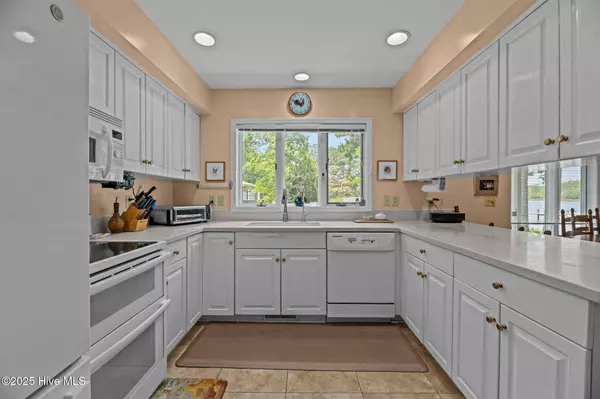 4105 Schooner CIR, Oriental, NC 28571