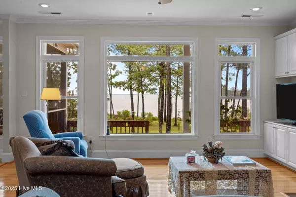 385 Peninsula DR, Oriental, NC 28571