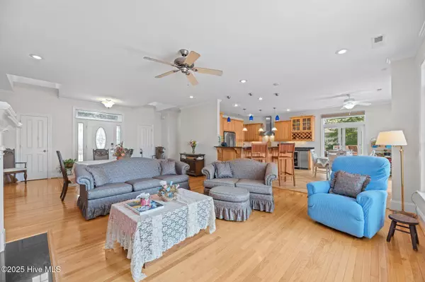 385 Peninsula DR, Oriental, NC 28571