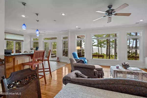 385 Peninsula DR, Oriental, NC 28571