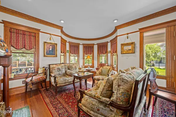 502 South AVE, Oriental, NC 28571